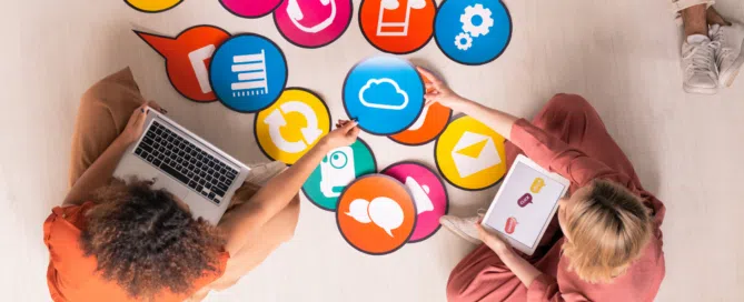 Moderne website header met online marketing en SEO elementen
